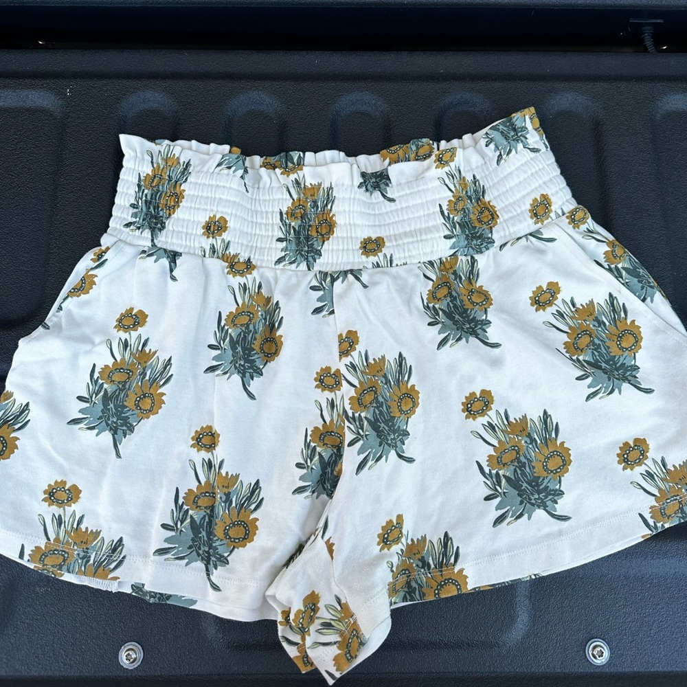 Kate Quinn High Waist Shorts - Cream and Green Floral